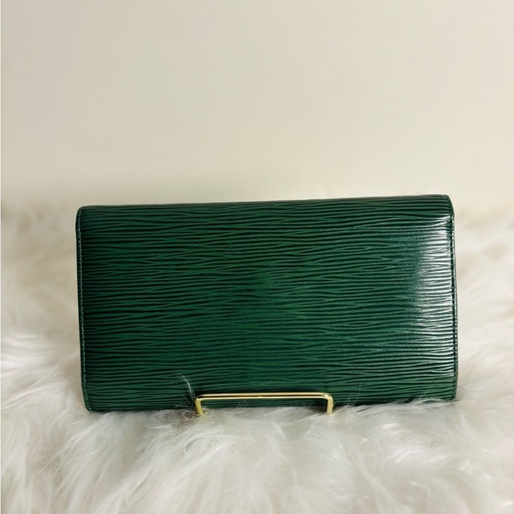Louis Vuitton Green Sarah Epi Wallet - Picture 3 of 12